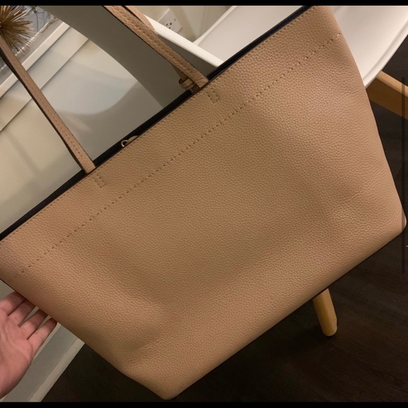 Tory Tote! - Picture 3 of 4